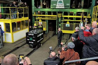 Z Dolu ČSM vyvezli poslední vozík, těžba černého uhlí v Česku skončila - Novinky