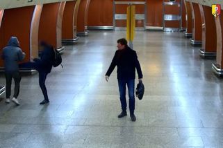 Agresor v pražském metru mlátil do lidí kolem sebe, policie hledá svědky - Novinky