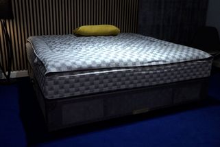 Čtrnáctimilionové spaní. Toto je nejdražší sériově vyráběná postel na světě - Novinky