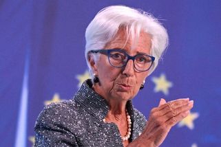 Šéfka ECB Lagardeová má o polovinu vyšší plat, než jaký banka zveřejnila - Novinky