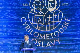 Pečený býk a perníčky. Fico slavil, mluvil o „zvrácenostech“ a děkoval Dukovi - Seznam Zprávy