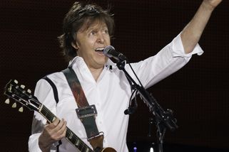 Jak Paul McCartney znovu našel cestu k Johnu Lennonovi