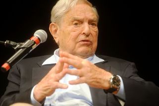 Soros srazil libru na kolena a shrábl miliardy. Hon na něj pořádá muž, jemuž platil školné: Orbán - Médium.cz