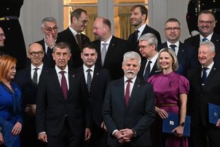 Vláda se dohodla na neeskalaci sporu s prezidentem Pavlem - Echo24.cz