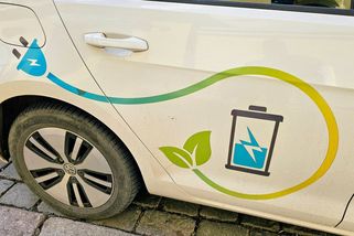 Vysmátí řidiči elektroaut. Oproti benzinu a naftě ušetří desítky tisíc