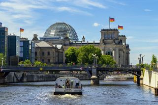 Berlínskou vládní čtvrtí se šíří nesnesitelný zápach po zkažených vejcích - Novinky