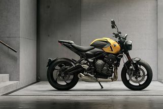 Čekali byste limuzínu? Prezidentská rodina má novou motorku