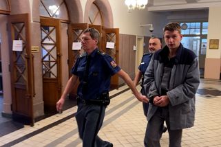 Kvůli kapesnému hrozil mladík z Litvy na úřadu smrtí. Starosta se ho u soudu zastal - Novinky