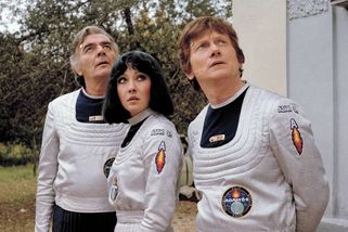 Návštěvníci: Útok delfína na Patrasovou, Hanzlík přišel kvůli žárlivosti o roli a kompletní předabování seriálu