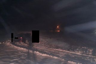 Mladík s audi driftoval v lyžařském areálu v Jizerských horách. S vozem zapadl v mokřadu