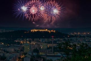 Poptávka po zábavní pyrotechnice klesla o desítky procent, prodejci po státu požadují náhradu - Echo24.cz