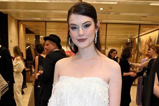 Kristýna z Ulice na Lvy kombinovala šaty od známého návrháře, kozačky z pařížského sekáče a líčení jako z pohádky