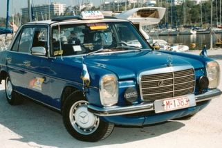 Nesmrtelnost, jakou mohou moderní auta jen závidět. Mercedes z roku 1976 zvládl v denním provozu 4,6 milionu kilometrů - Autobible.cz - Předjedeme vaše představy!