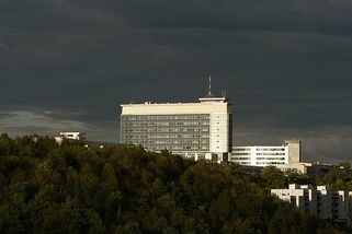 Dočkáme se v televizi plochozemců? aneb Proč chci radši dál platit za ČT a ČRo - Médium.cz