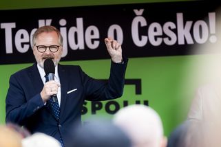 „Zaprodanče,“ křičeli na Fialu v Praze. Sklidil i potlesk - Seznam Zprávy
