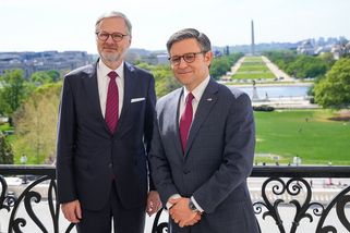 „Nechci zase vidět ruské tanky ve svém městě.“ Premiér apeloval na Američany - Seznam Zprávy