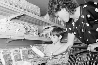 Smíšené zboží bylo specifikem "socíku". Co v něm šlo, nebo spíš nešlo sehnat?