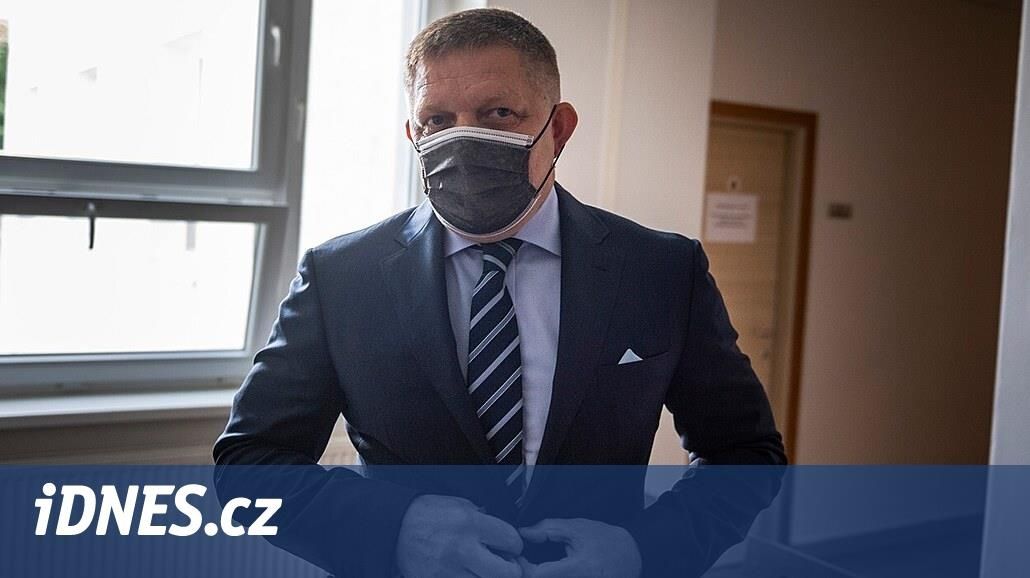 Strašná nemoc, řekl Fico kumpánům o covidu. Veřejně přitom hájí odmítače - iDNES.cz