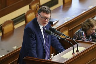 Sněmovna schválila daň z mimořádných zisků - Novinky