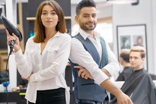 Tři roky školy versus tři týdny kurzu. A pak máte dělat stejnou práci za stejné peníze - Médium.cz