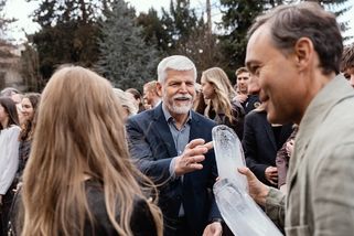 Diskuze: Petr Pavel varuje před nebezpečím migrace a na svém streamu udělal radost mladým hláškou six seven