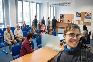 Ministerstvo práce odkládá změny u superdávky, aby domácnosti nepocítily administrativní chaos