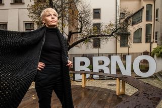 Čelila urážkám, že je neschopná. Teď šéfka informačního centra Brna vyhrála cenu za leadership - Novinky