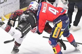 Semifinále hodilo vidle mezi kamarády. V Pardubicích brzdí euforii: Výsledek je zavádějící - Sport.cz