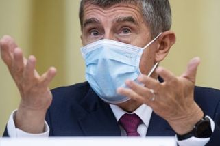 Babiš: Nechápu, že fotbal dostal přednost před školami. Hygienička Svrčinová mě naštvala