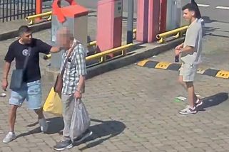 Dva mladíci v Německu okradli za bílého dne 85letého muže. Policie zveřejnila snímky až po dvou týdnech - Novinky