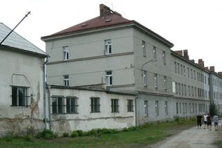 Lidé v Benešově rozhodli o zbourání kasáren, místo nich bude škola - Novinky