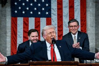 Trump o stavu unie: Vyhráváme tolik, že lidé nevědí, co s tím dělat. Lže, reagují demokraté