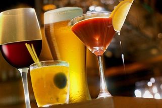 Sklenička denně nezlepšuje zdraví, ukázala velká studie o alkoholu - Médium.cz