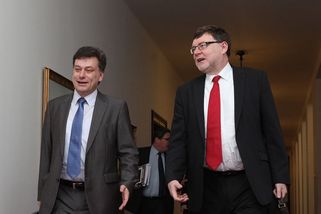 Skandál s Bitcoinem zničí i Stanjuru. Buď padne on, nebo celá vláda - Médium.cz