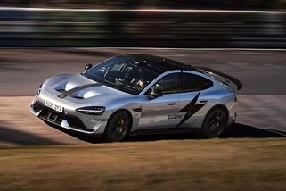Už i Nürburgring patří Číňanům. Původně výrobce mobilů porazil se svým sedanem hypersporty za miliony, přitom jej prodává za pakatel - Garáž.cz