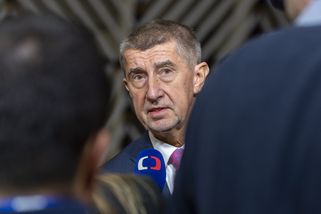 Loajální Babišův mudrc MUDr. Mašek vychválil diplo...