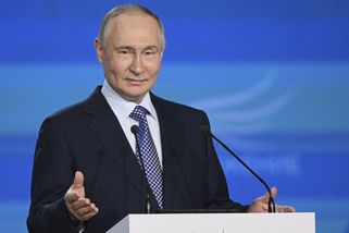 Putin nabízí zastavení války na Ukrajině podél současné fronty, píše FT - Novinky