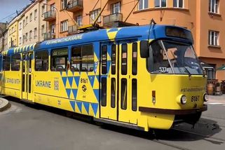 Po Praze jezdí tramvaj v ukrajinských barvách - Novinky