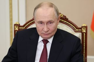 Putin spadl do vlastní pasti. Musí válčit, mír by ho stál moc, píše The Economist