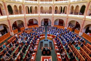 Maďarský parlament přijal rezoluci vyzývající vládu k zablokování vstupu Ukrajiny do EU - Echo24.cz