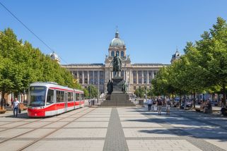 Konec aut na Václaváku? Tramvaje se vrací v plné síle a luxusu! - Médium.cz