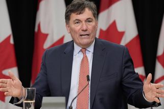 Odveta je tu. Kanada zavádí cla na americké zboží - Novinky