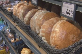 Předražený chleba: Mohou za to obchody, míní zemědělci. Řetězce to odmítají