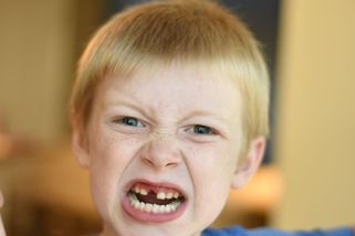 Řvoucí děti v kavárnách a restauracích: Slušnost a ohleduplnost nejsou vymahatelné - Médium.cz