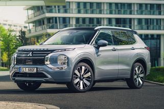 Mitsubishi výrazně zlevnilo svoje vlajkové SUV. Outlander nyní pořídíte s obří slevou a velkorysou zárukou k tomu - Garáž.cz