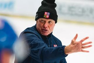 Čeští hokejisté jsou na Slovensku k smíchu. V hlavní roli kouč Rulík