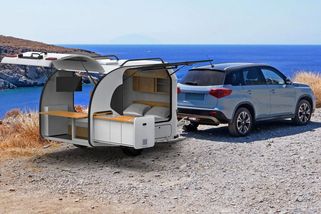 V tomhle jednoduchém a levném obytném přívěsu se uvelebí dva dospělí a pes. A odtáhnete ho i Fabií - Garáž.cz