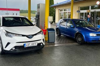 Češi hromadně prchají od nafty, rostou ojeté elektromobily a LPG