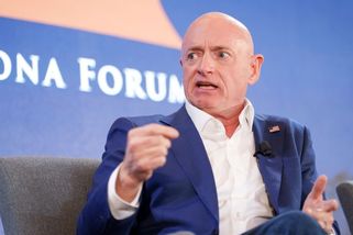 Hegseth degraduje senátora Kellyho kvůli jeho videu - Seznam Zprávy