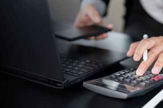 Stát se rozhodl kontrolovat bankovní účty Čechů. Nově se zaměří i na drobné příjmy, které unikaly - Médium.cz